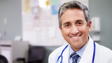 Medico che sorride per una foto